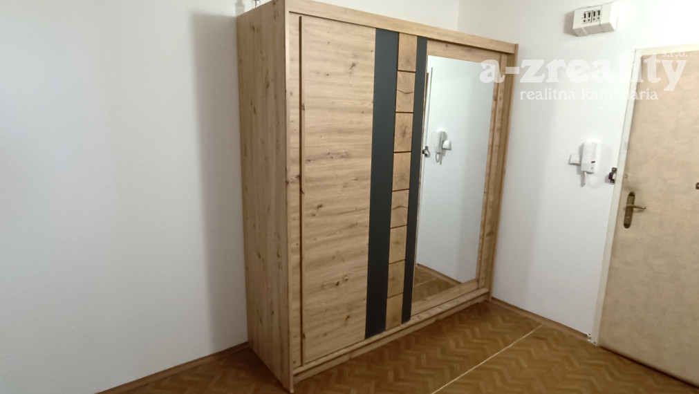 Prenájom 2 izbového bytu na sídlisku JUH v Nových Zámkoch,