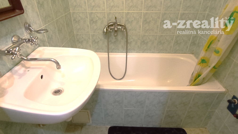 Prenájom 2 izbového bytu na prednádraží v Nových Zámkoch.