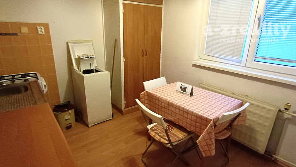 Prenájom 2 izbového bytu na prednádraží v Nových Zámkoch.