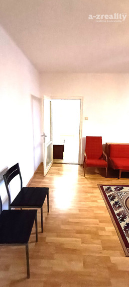 Prenájom 2 izbového bytu na prednádraží v Nových Zámkoch.