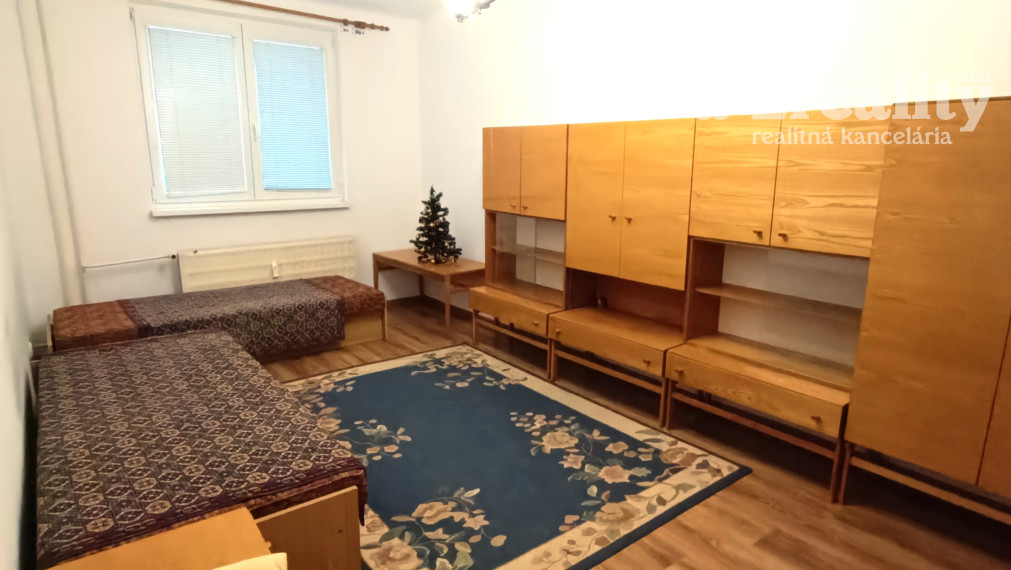 Prenájom 2 izbového bytu na prednádraží v Nových Zámkoch.
