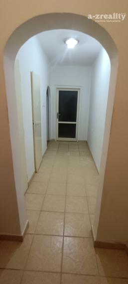 Prenájom 2 izbového bytu na prednádraží v Nových Zámkoch.