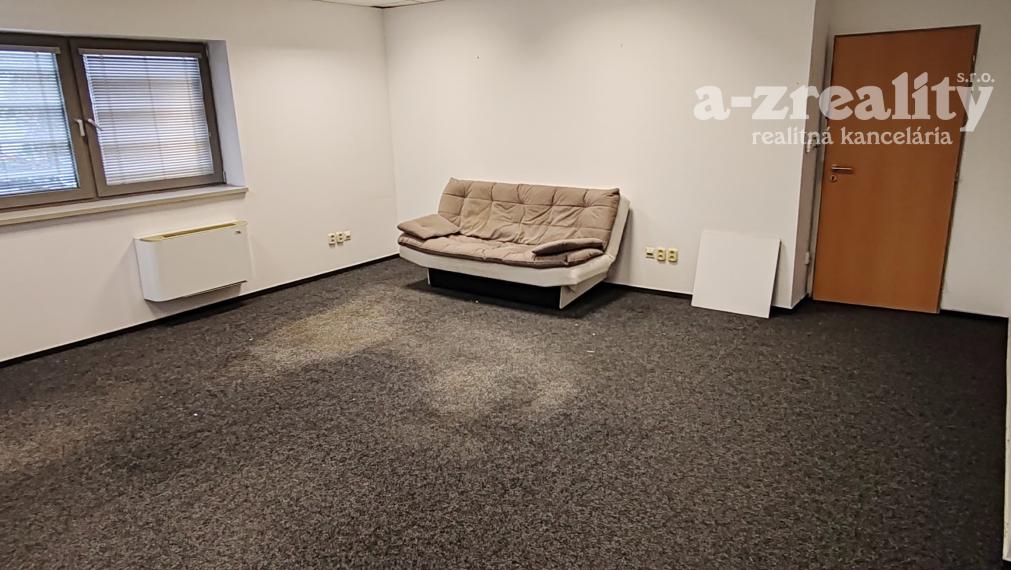 Väčšia kancelária na prenájom v Komárne