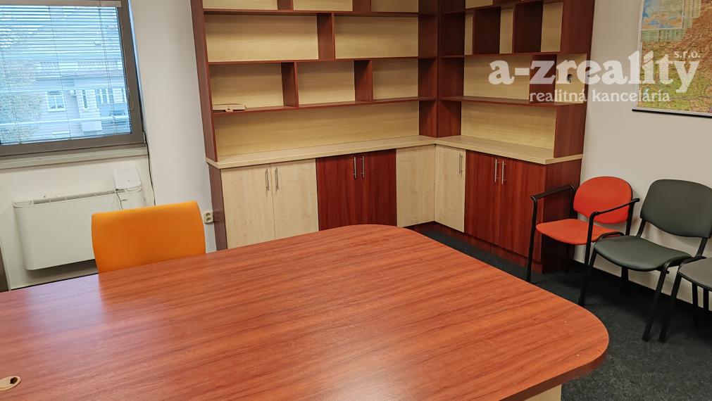Pekná kancelária na prenájom v Komárne