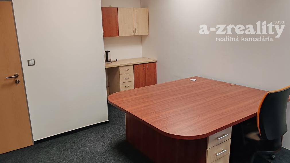 Pekná kancelária na prenájom v Komárne