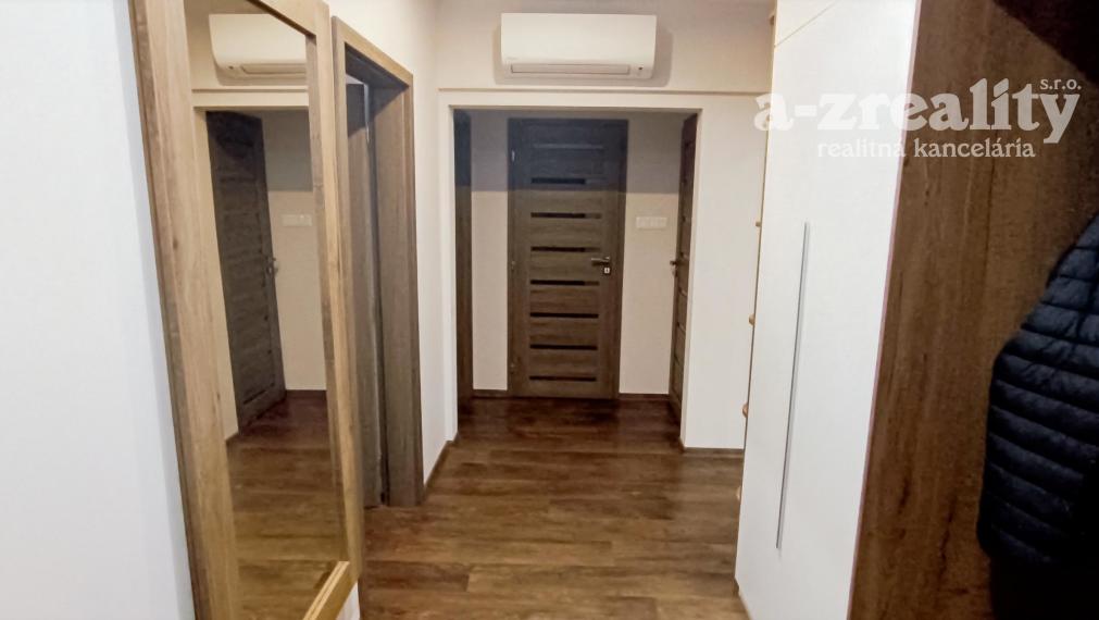 Na predaj zrekonštruovaný veľký 3 izbový byt v Nových Zámkoch