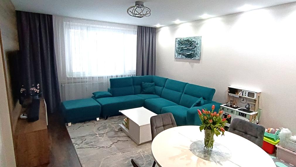 Na predaj zrekonštruovaný veľký 3 izbový byt v Nových Zámkoch