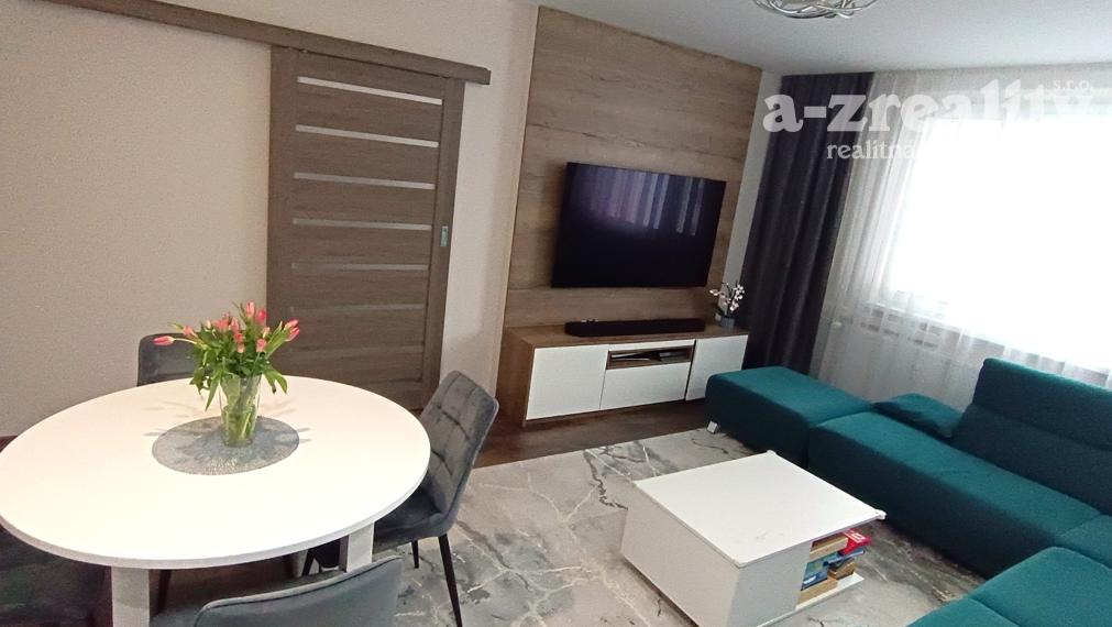 Na predaj zrekonštruovaný veľký 3 izbový byt v Nových Zámkoch