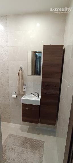 Na predaj zrekonštruovaný veľký 3 izbový byt v Nových Zámkoch