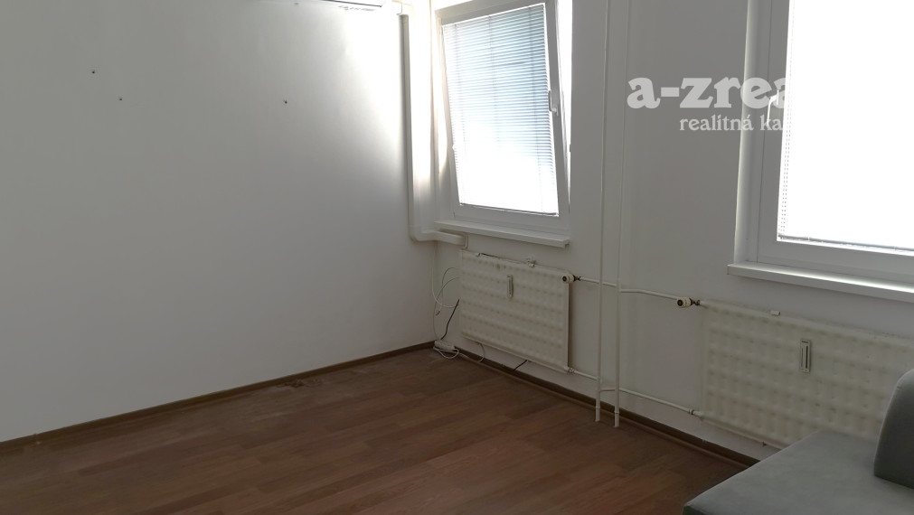 Na prenájom 1 izbový byt v Nových Zámkoch