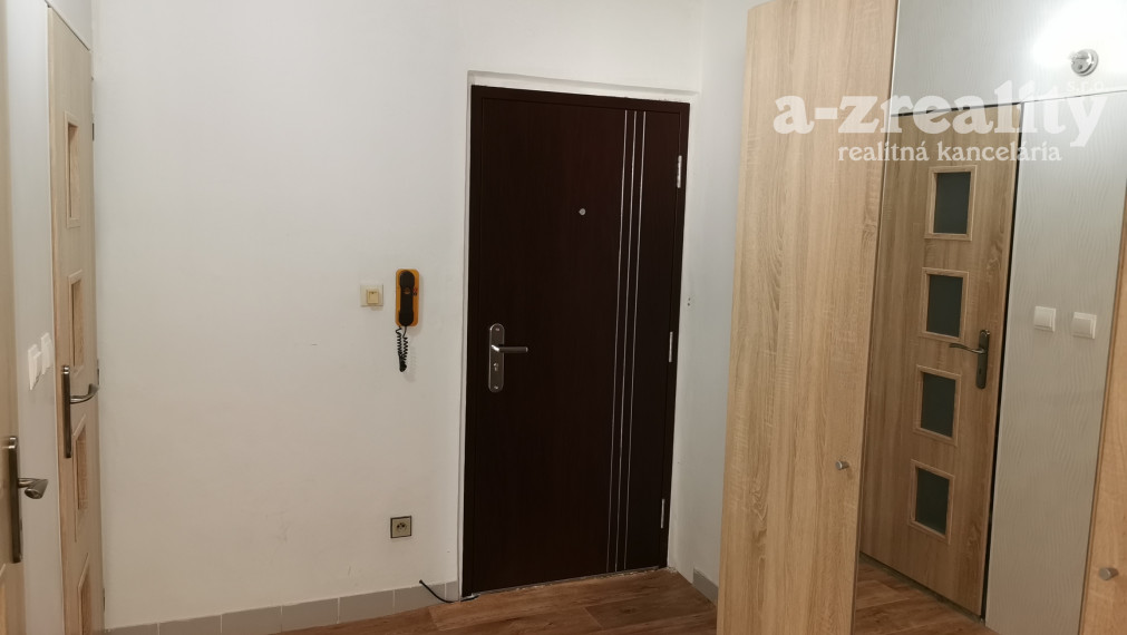 Na prenájom 1 izbový byt v Nových Zámkoch