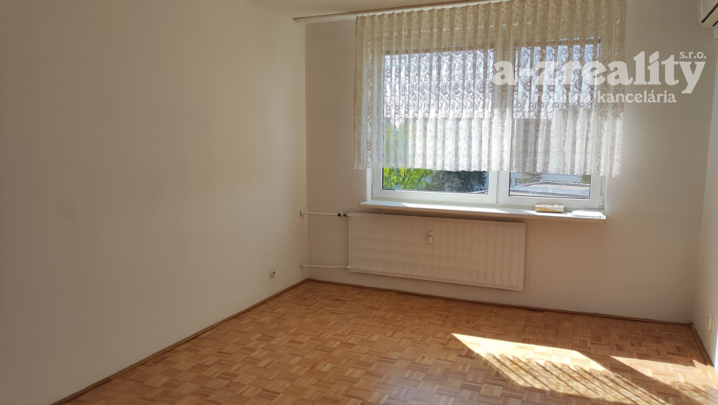 Na prenájom 2 izbový byt v Nových Zámkoch