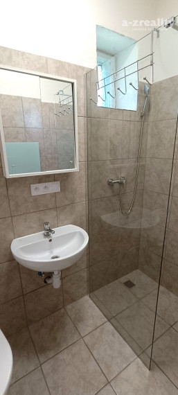 Na prenájom 4 izbový rodinný dom v obci Tvrdošovce