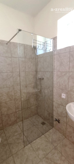 Na prenájom 4 izbový rodinný dom v obci Tvrdošovce