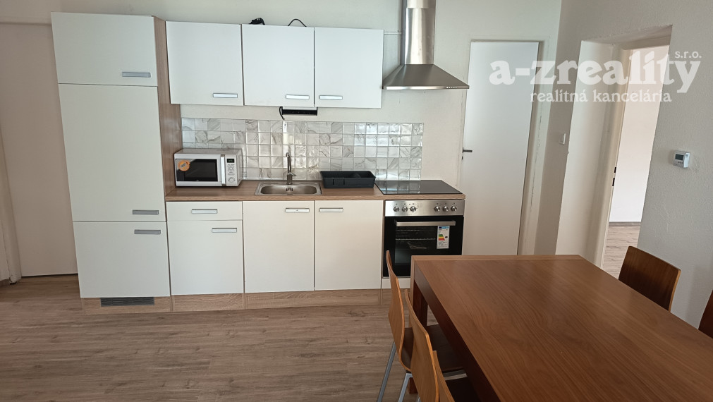 Na prenájom 4 izbový rodinný dom v obci Tvrdošovce