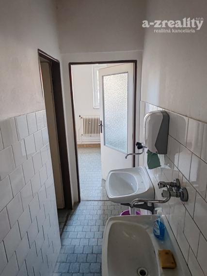 Komerčný objekt na prenájom v obci Šrobárová