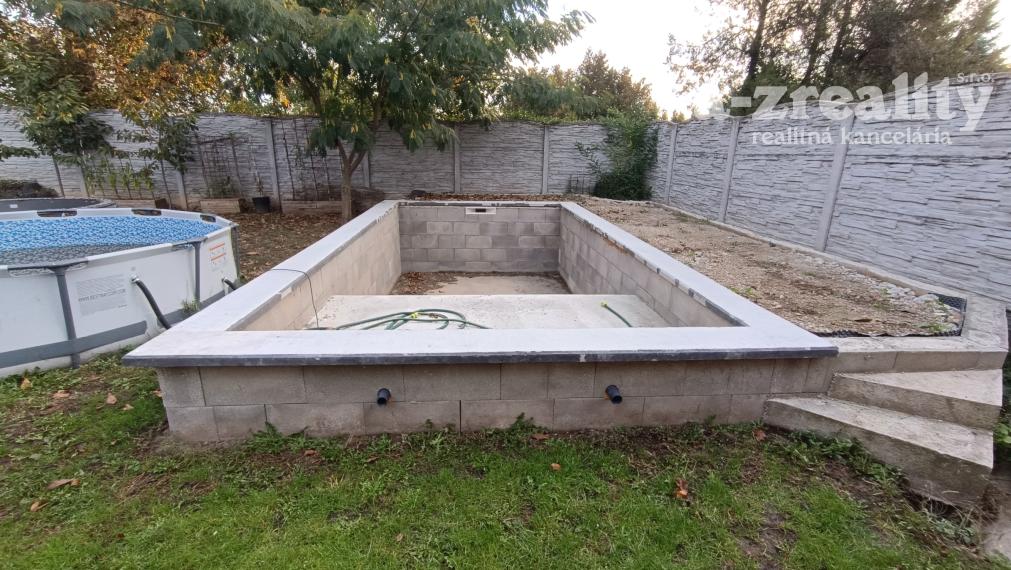 Na predaj čiastočne zrekonštruovaný rodinný dom v Jatove