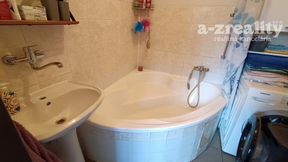 Na predaj čiastočne zrekonštruovaný rodinný dom v Jatove