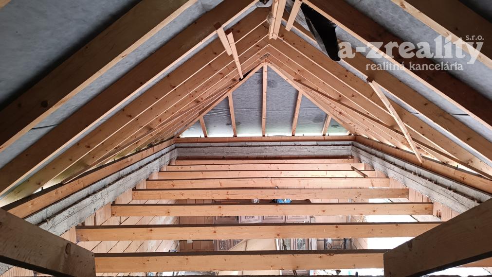 Na predaj čiastočne zrekonštruovaný rodinný dom v Jatove