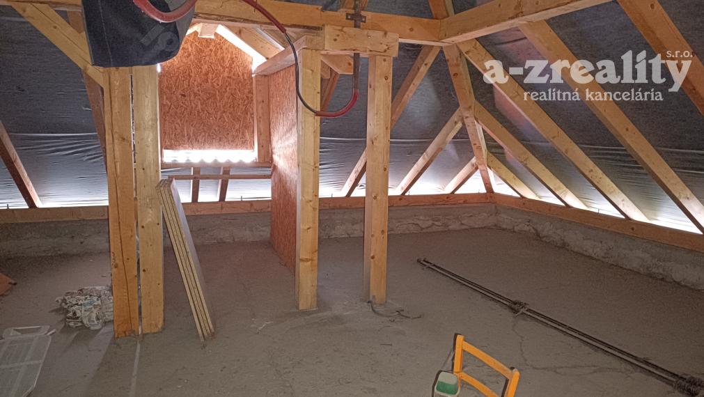 Na predaj čiastočne zrekonštruovaný rodinný dom v Jatove