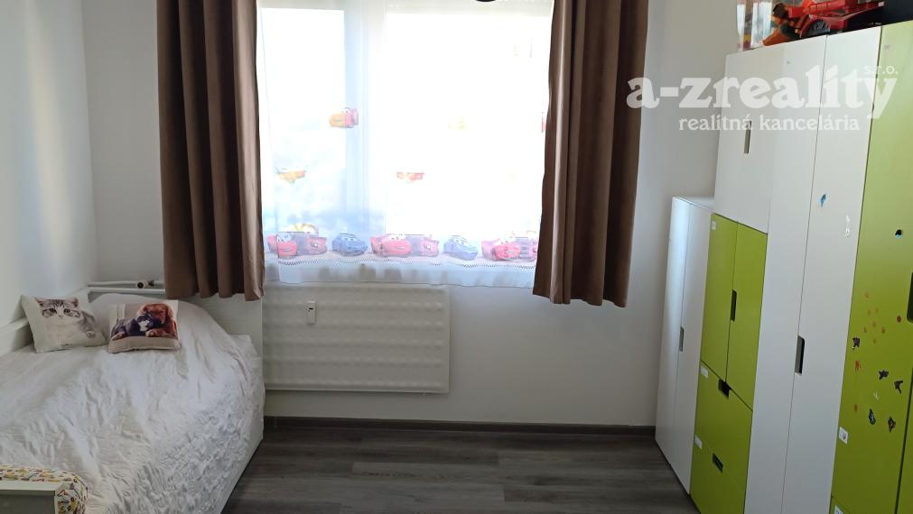 Na predaj zrekonštruovaný 3 izbový byt v Nových Zámkoch