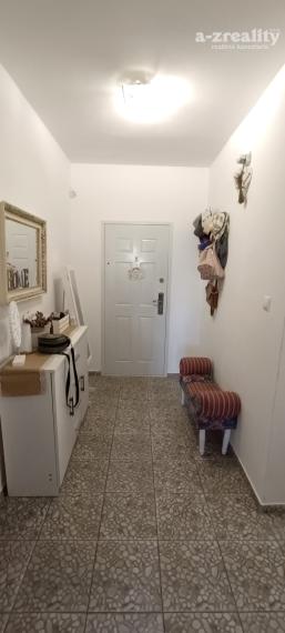 Na predaj zrekonštruovaný 3 izbový byt v Nových Zámkoch