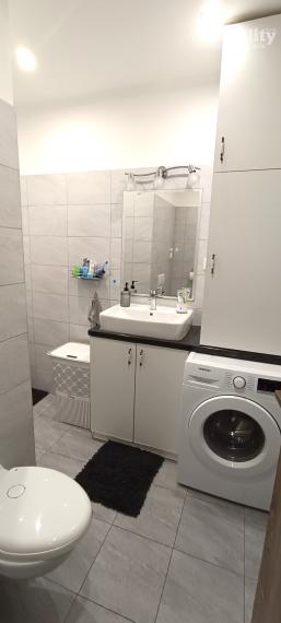 Na predaj zrekonštruovaný 3 izbový byt v Nových Zámkoch