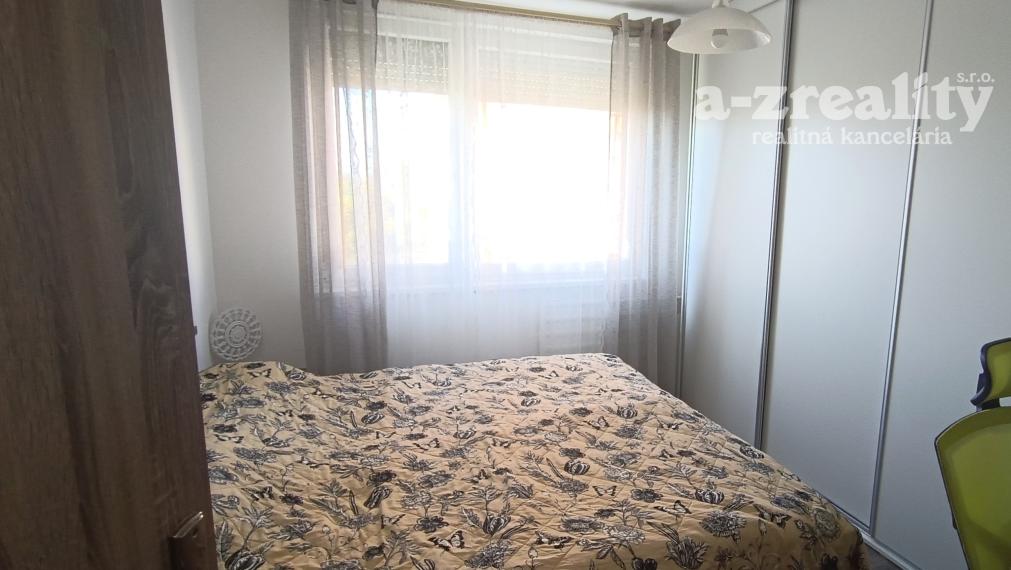 Na predaj zrekonštruovaný 3 izbový byt v Nových Zámkoch