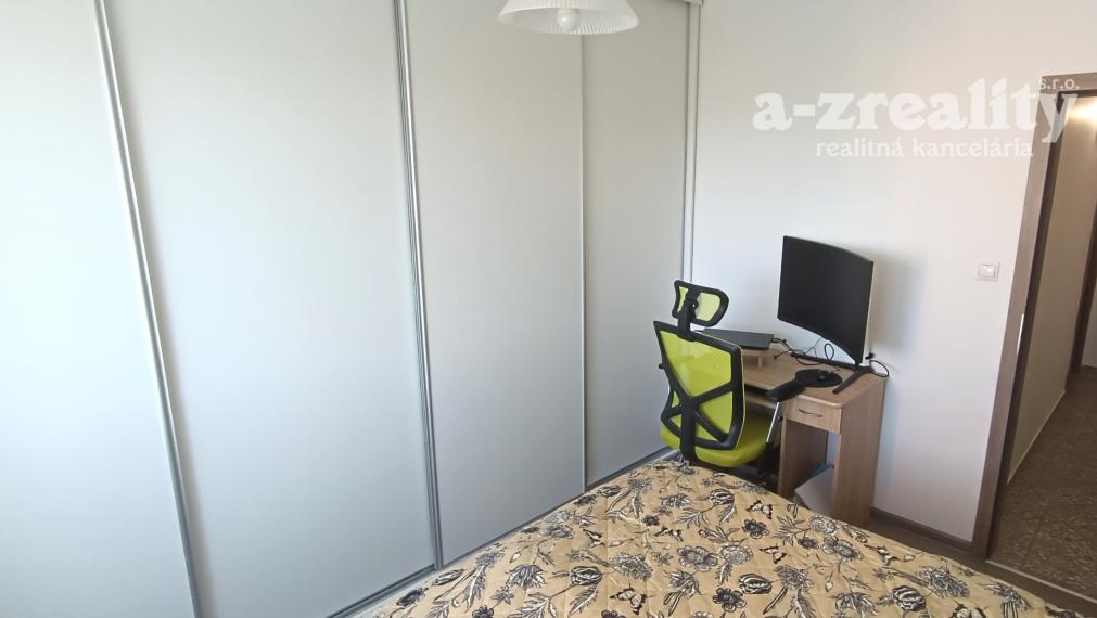 Na predaj zrekonštruovaný 3 izbový byt v Nových Zámkoch