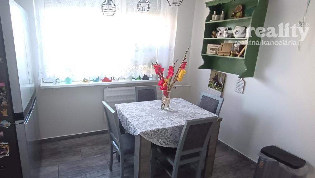 Na predaj zrekonštruovaný 3 izbový byt v Nových Zámkoch