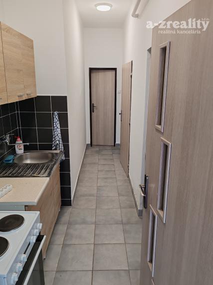 Priestory na bývanie a podnikanie na prenájom v dome v Komárne