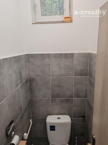 Priestory na bývanie a podnikanie na prenájom v dome v Komárne