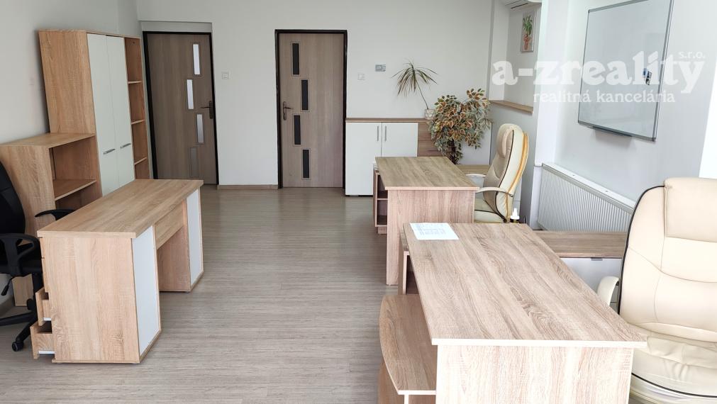 Priestory na bývanie a podnikanie na prenájom v dome v Komárne