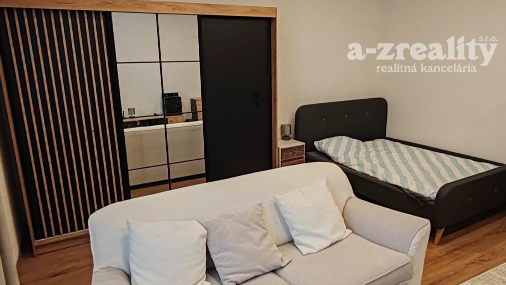 Zariadený veľký  2 izbový byt na prenájom v Komárne