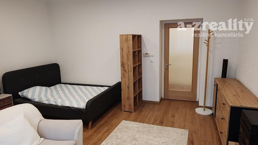 Zariadený veľký  2 izbový byt na prenájom v Komárne