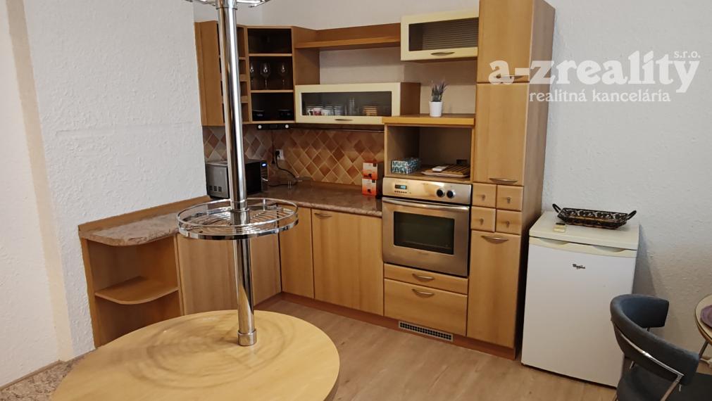 Zariadený veľký  2 izbový byt na prenájom v Komárne