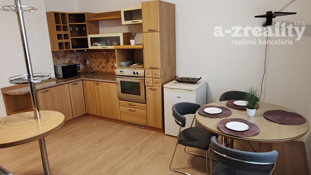 Zariadený veľký  2 izbový byt na prenájom v Komárne