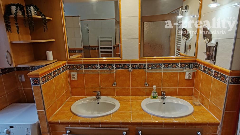 Zariadený veľký  2 izbový byt na prenájom v Komárne