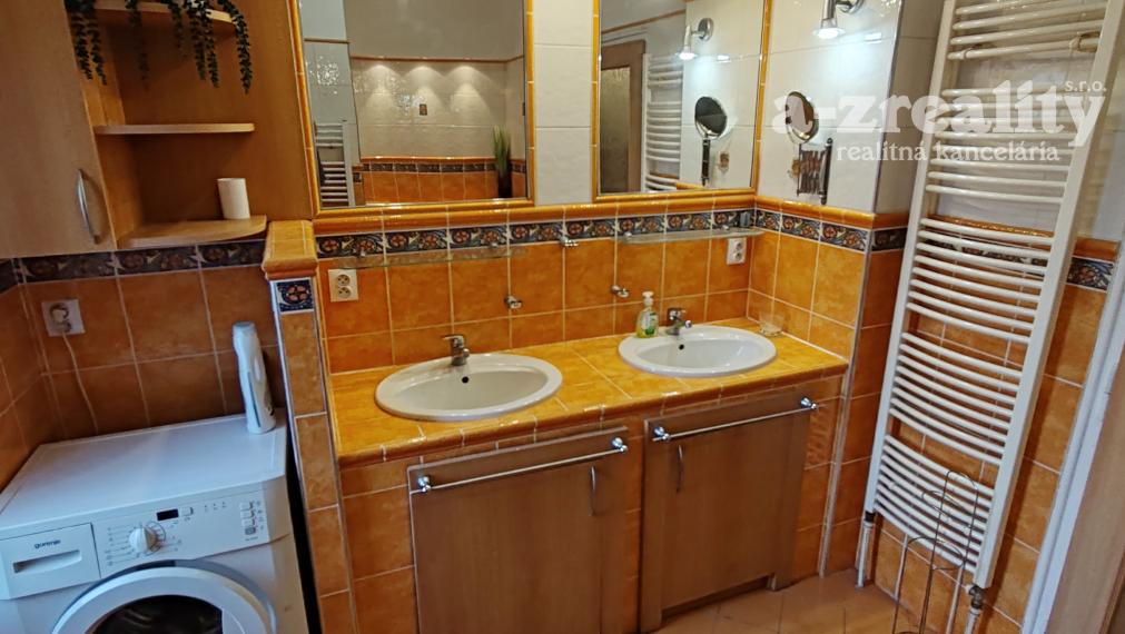 Zariadený veľký  2 izbový byt na prenájom v Komárne