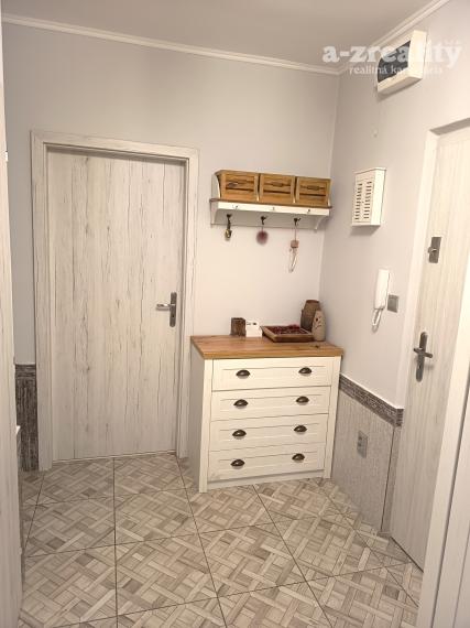 Na prenájom zariadený, zrekonštruovaný 3 izbový byt