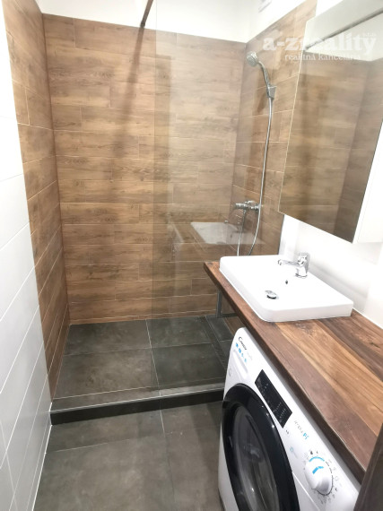 Na prenájom 1 izbový byt v Nových Zámkoch