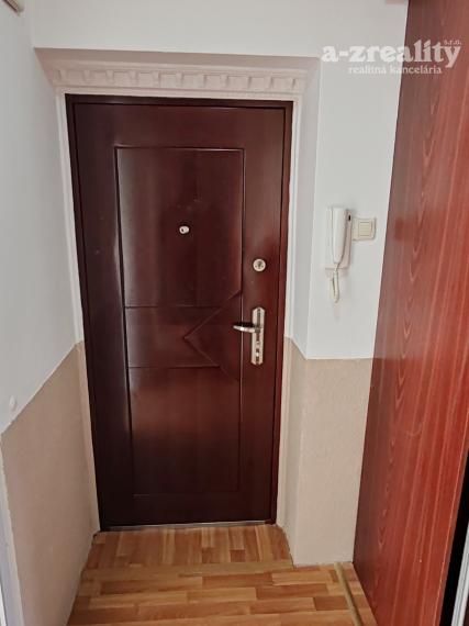 Prerobený 2 izbový byt na prenájom v Komárne