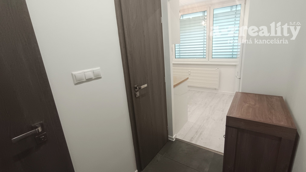 Na prenájom 1 izbový byt v Nových Zámkoch