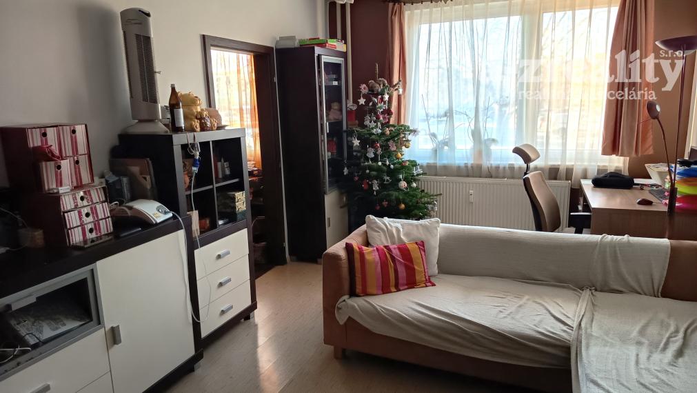 Na predaj 3 izbový byt s balkónom v Nových Zámkoch