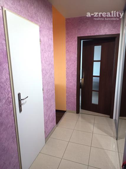 Na predaj 3 izbový byt s balkónom v Nových Zámkoch