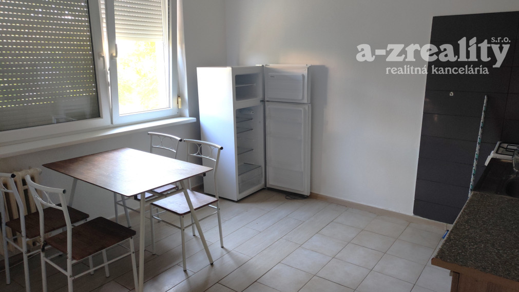 Na prenájom 1 izbový zariadený byt v Nových Zámkoch