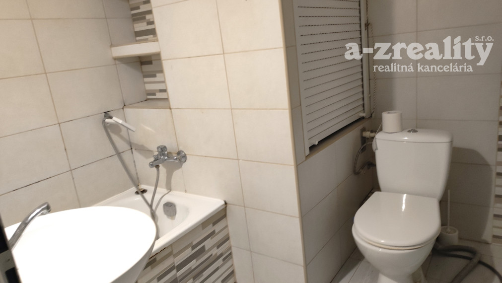 Na prenájom 1 izbový zariadený byt v Nových Zámkoch