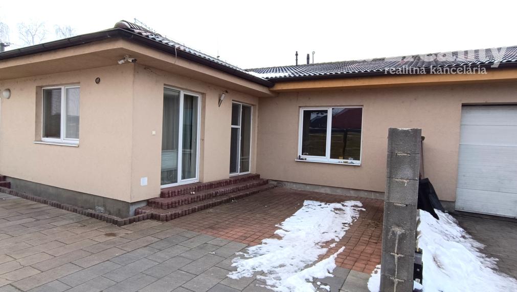 Na predaj veľký rodinný dom s dielňami v obci Dvory nad Žitavou