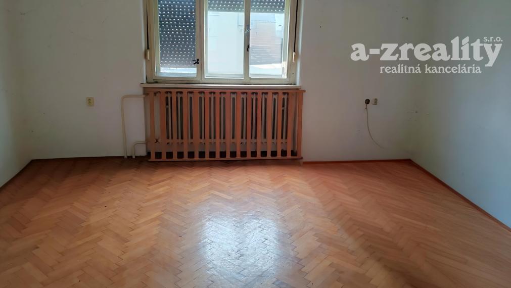 Veľký rodinný dom vhodný na bývanie aj podnikanie