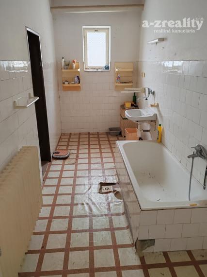 Veľký rodinný dom vhodný na bývanie aj podnikanie